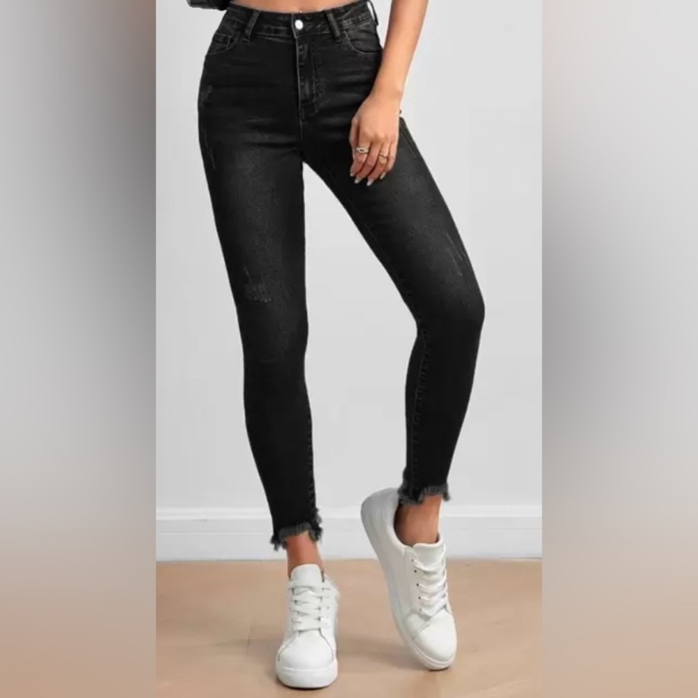 Mint Julep Boutique High Rise Distressed Hem Skinny Jeans | Black | 28, 6P | NWT
